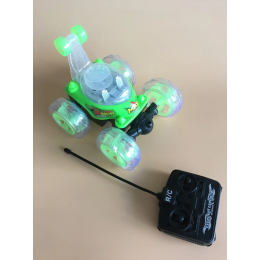 Машина на радиоуправлении STUNT (9802 М-6) зеленая - оснащена световыми эффектами.